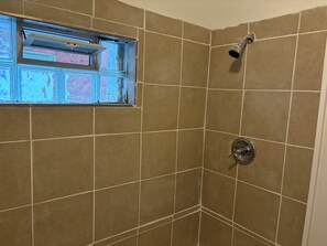 Hårføner, håndklær, såpe og sjampo