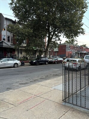 Property grounds - Temple Hosp 2ndFl Rear Catio (Philadelphia)