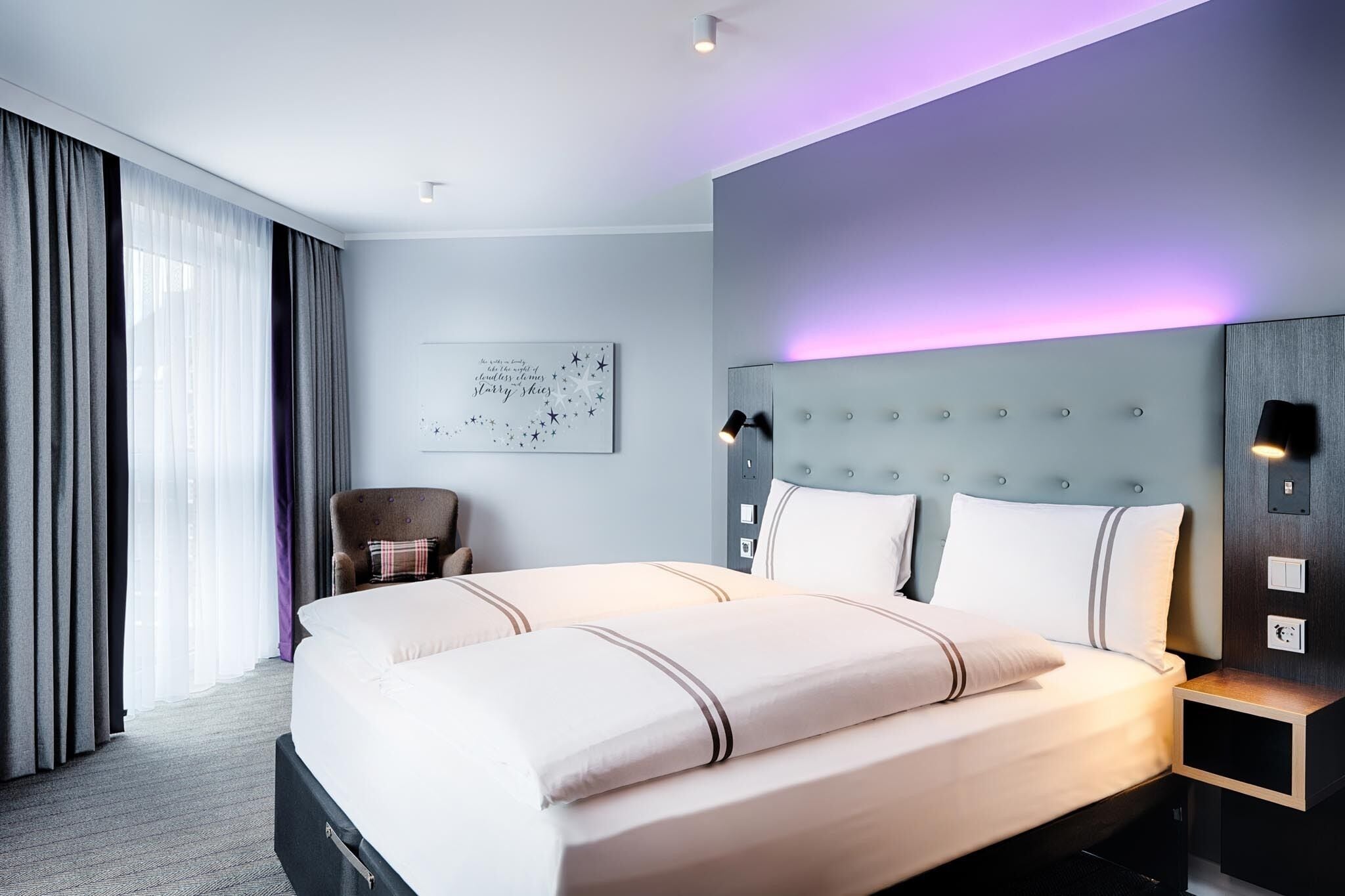 Twin Room, Roll-in Shower