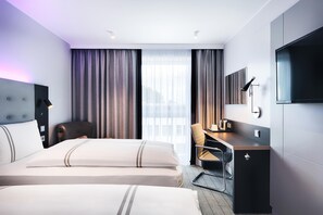 Twin Room, Roll-in Shower | Iron/ironing board, free WiFi, bed sheets