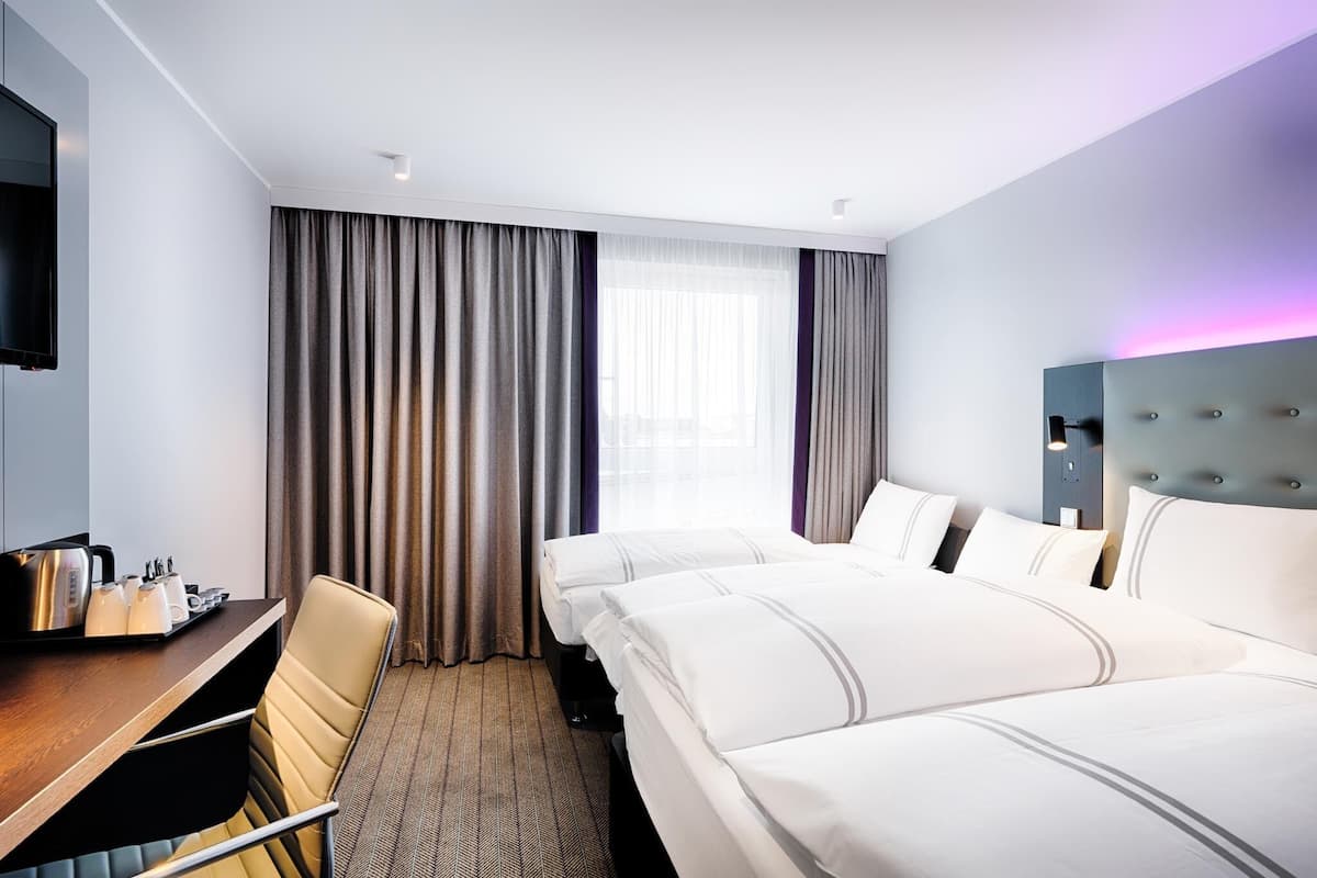 Iron/ironing board, free WiFi, bed sheets