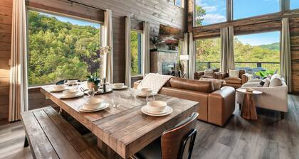 LUX Modern Cabin-VIEW- Privacy-Hot Tub-Heated Pool-Fire pit-Game room-Sleeps 20