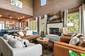 Smart TV, fireplace, offices - Lux*View* Heated Pool*Fire Pit*Sauna*Gameroom (Pigeon Forge)