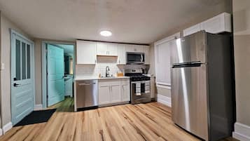 Mikroaaltouuni, uuni, liesi, astianpesukone