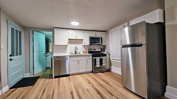 Mikrowelle, Ofen, Herdplatte, Geschirrspüler