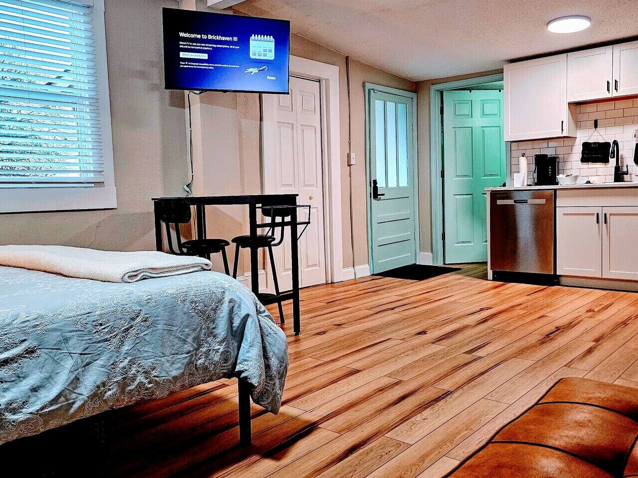 Desk, iron/ironing board, travel crib, WiFi