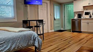 1 bedroom, iron/ironing board, internet, bed sheets