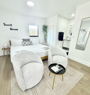 Bügeleisen/Bügelbrett, kostenloses WLAN, Bettwäsche