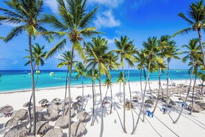 Beach nearby, sun-loungers, beach towels