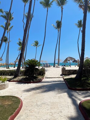 Beach nearby, sun-loungers, beach towels