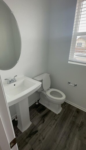 シャワー、ヘアドライヤー、タオル、石鹸