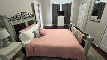 3 makuuhuonetta, silitysrauta/-lauta, ilmainen Wi-Fi, vuodevaatteet