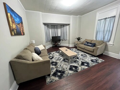 Cozy Downstairs Apartment