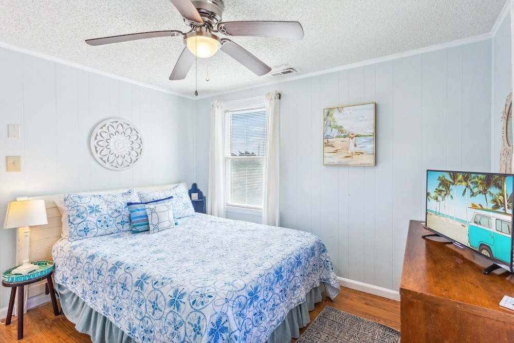8342 Lifesaver's Haven * 5 Min Walk to Beach Avon Vrbo