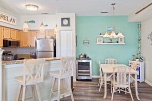 Dining - Awesome KDH Oceanside Condo Near Beach & Pool (Kill Devil Hills)