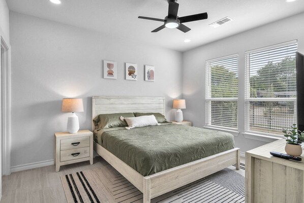 4 bedrooms, iron/ironing board, WiFi, bed sheets