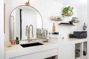 Interior - 5 mins to Magen's Bay! Near ferry & restaurants (St. Thomas)