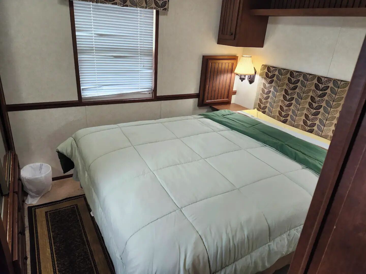 1 bedroom, bed sheets