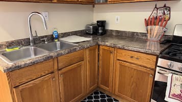 Microwave, oven, stovetop, coffee/tea maker