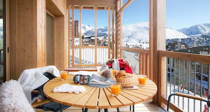 Vue sur les pistes, ski aux pieds, T3 + cabine