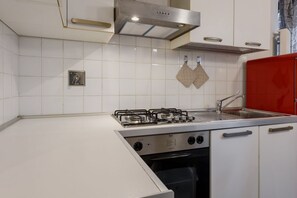 Geladeira, fogão, cooktop, lava-louças