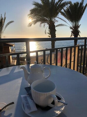 تناول الطعام بالخارج