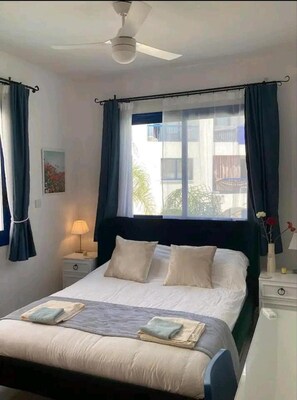 1 chambre, fer et planche à repasser, Wi-Fi gratuit, draps fournis