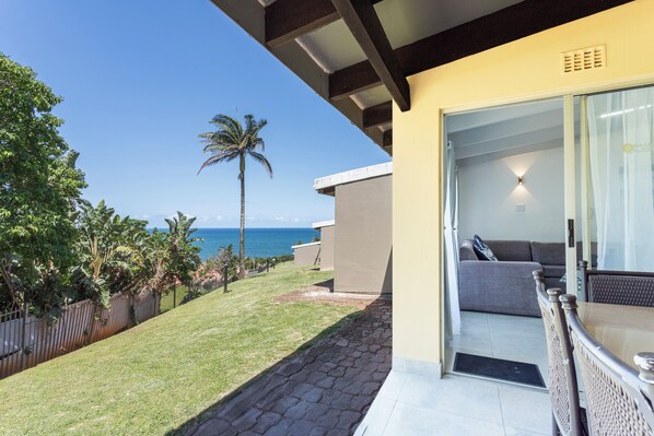 Terrace/patio - Charming 2-bedroom chalet with sea views in a fabulous resort (Ballito)