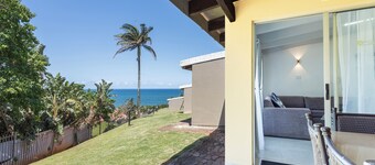 Charming 2-bedroom chalet with sea views in a fabulous resort