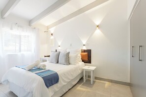 2 bedrooms, in-room safe, iron/ironing board, free WiFi - Charming 2-bedroom chalet with sea views in a fabulous resort (Ballito)