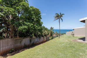Property grounds - Charming 2-bedroom chalet with sea views in a fabulous resort (Ballito)