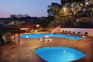 Outdoor pool - Charming 2-bedroom chalet with sea views in a fabulous resort (Ballito)