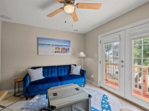 Living area - The Blue Palms Escape (Galveston)