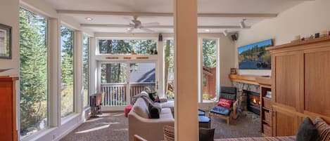 House, 3 Bedrooms, Kitchen, Mountain View | Living area