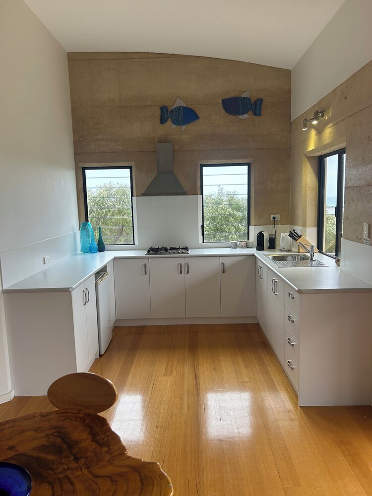 Cevue Sunsets is a beautiful apartment with breathtaking ocean views