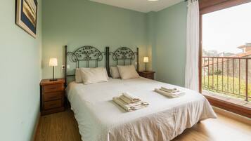 2 bedrooms, iron/ironing board, travel cot, free WiFi