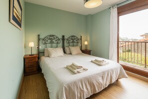 2 chambres, fer et planche à repasser, lit parapluie, Wi-Fi gratuit