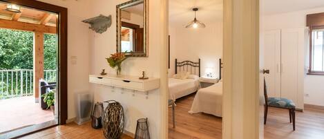 3 chambres, lit parapluie, draps fournis