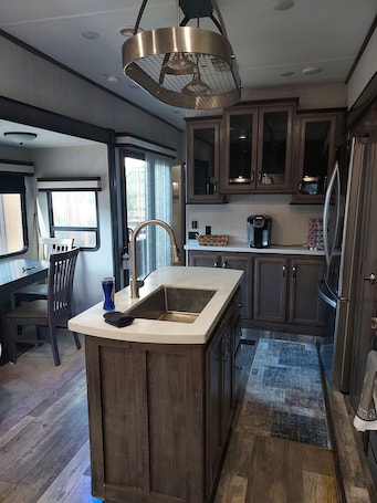 Private kitchen. Cozy 2-bedroom RV in serene Homedale with AC, WiFi. Close to the Snake River.