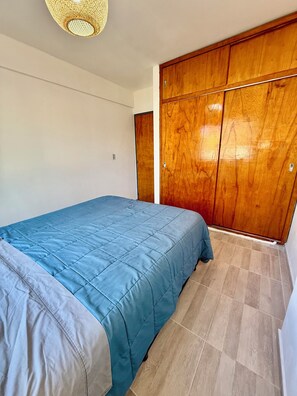 1 habitación, wifi y ropa de cama