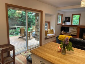 Smart TV, fireplace, DVD player