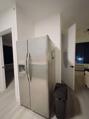 Interior - Charming 1-bedroom with WiFi and AC in peaceful Elizabeth (Elizabeth)