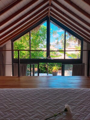 Deluxe Room, 1 Queen Bed, Balcony