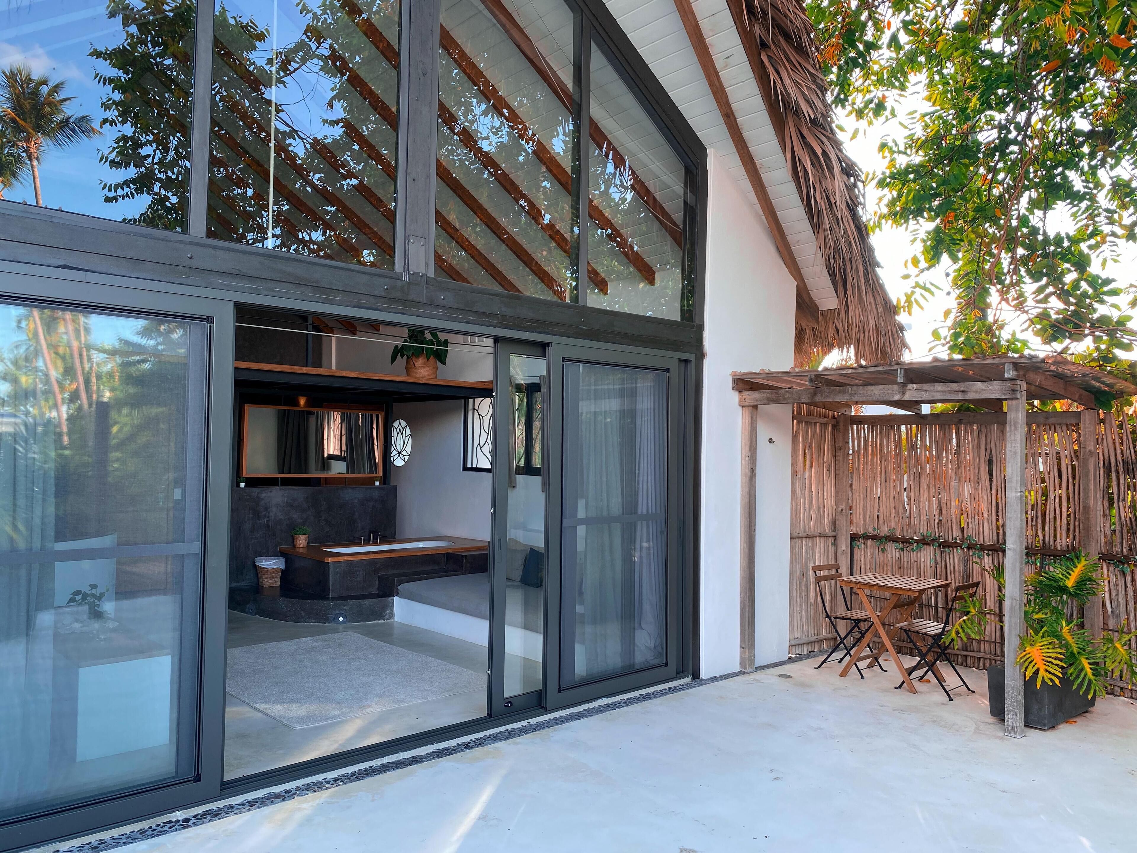 Vista frontal de la propiedad