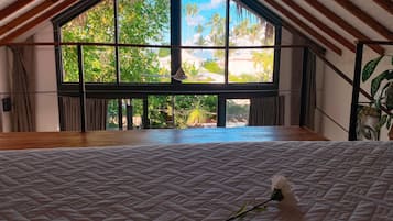 Habitación Deluxe, 1 cama Queen size, balcón | Escritorio, espacio para trabajar con laptop y wifi gratis