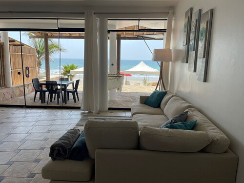 Spacious 4-bedroom house with WiFi, AC in welcoming Punta Sal