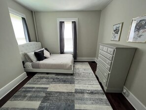2 slaapkamers, een strijkplank/strijkijzer, gratis wifi, beddengoed
