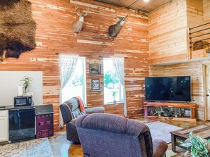 Living area - Shop house 10 minutes to Stillwater (Perkins)