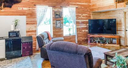 Shop house 10 minutes to Stillwater