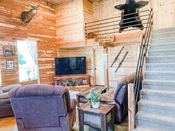 Living area - Shop house 10 minutes to Stillwater (Perkins)